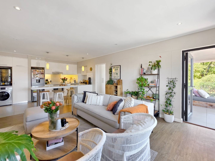 2 Bedroom Property for Sale in Vredehoek Western Cape